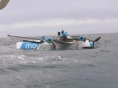 El M32 "Movistar" desarbola frente a la bahía de Alcudia El M32 "Movistar" desarbola frente a la bahía de Alcudia